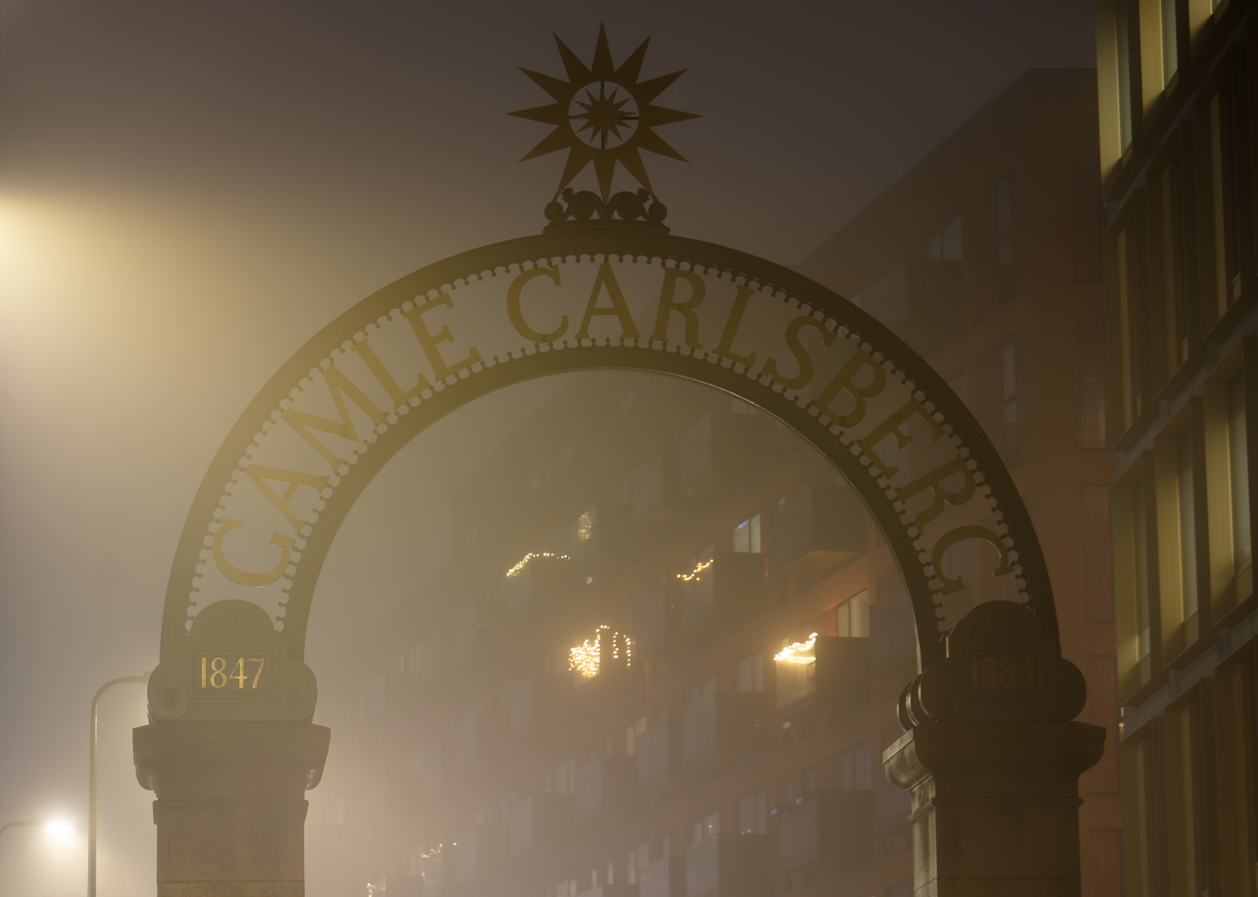 Light meets mist © 2025. This work is openly licensed via CC BY-NC 4.0